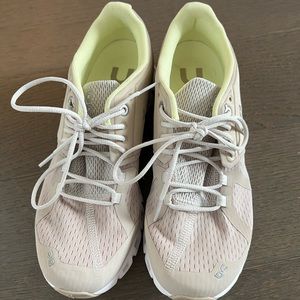On cloud Running Shoes womens size 7